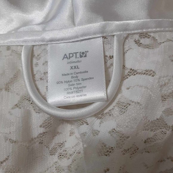 White Lace Robe - Picture 5 of 9